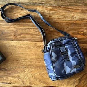 Lug fanny pack